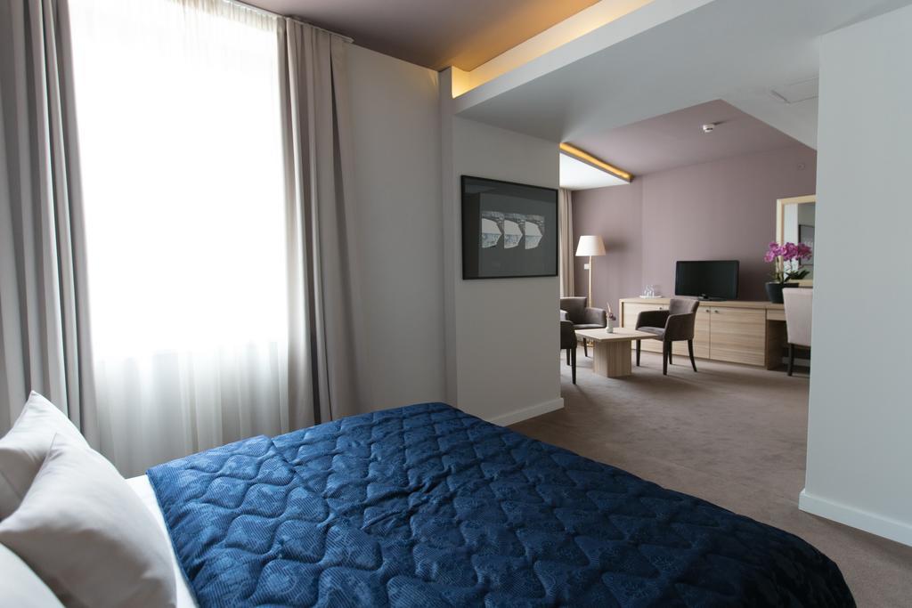 New City Hotel & Restaurant Ni Exterior foto